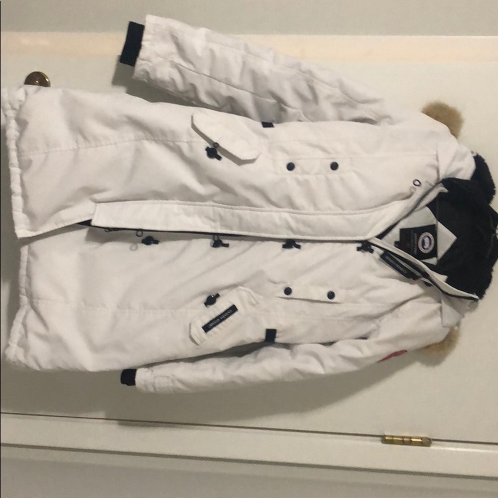 White Canadian Goose Jacket. EXCELLENT CONDITION